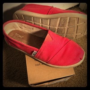 Classic Fuschia Toms